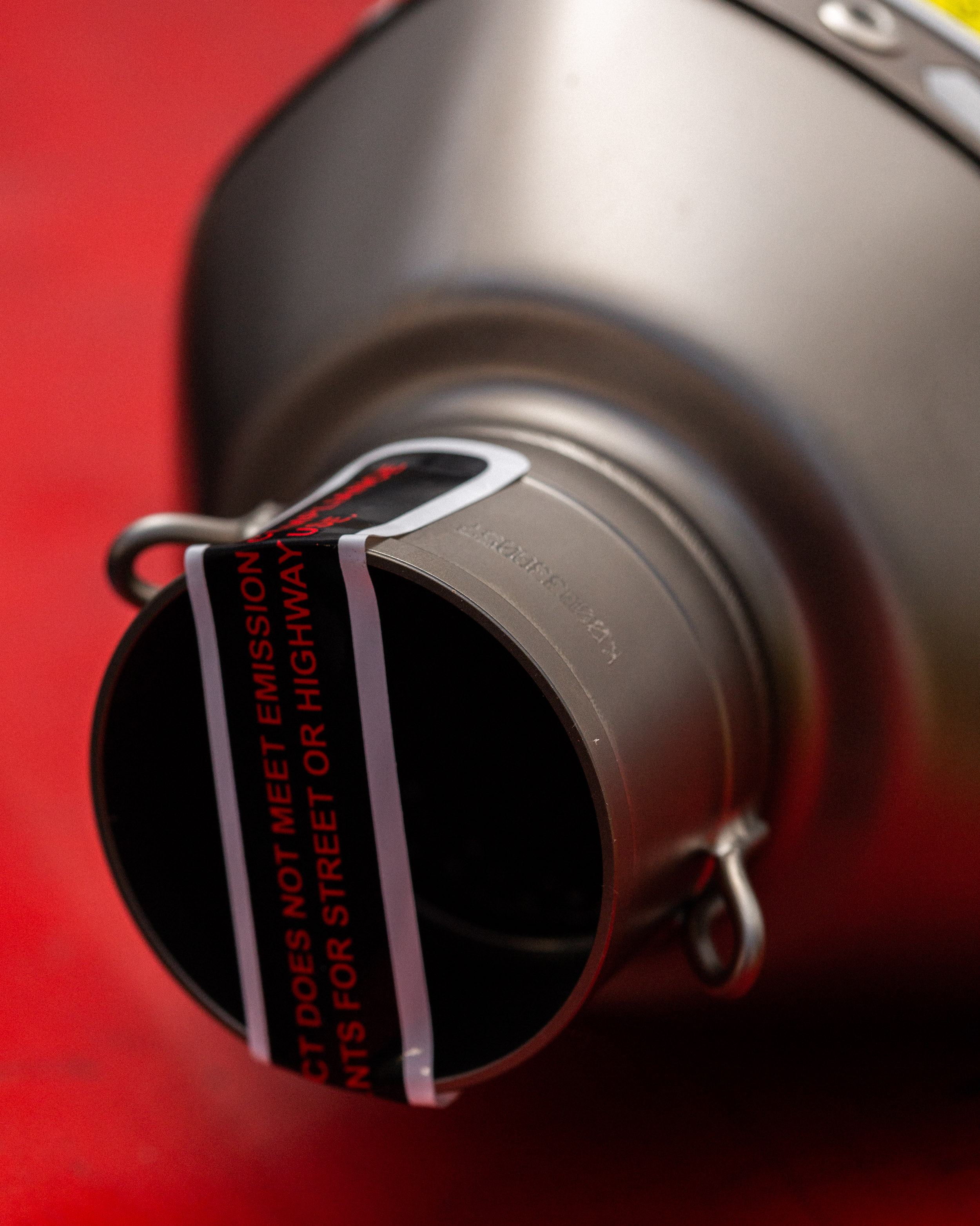 Cartouche akrapovic racing carbone – vue 3