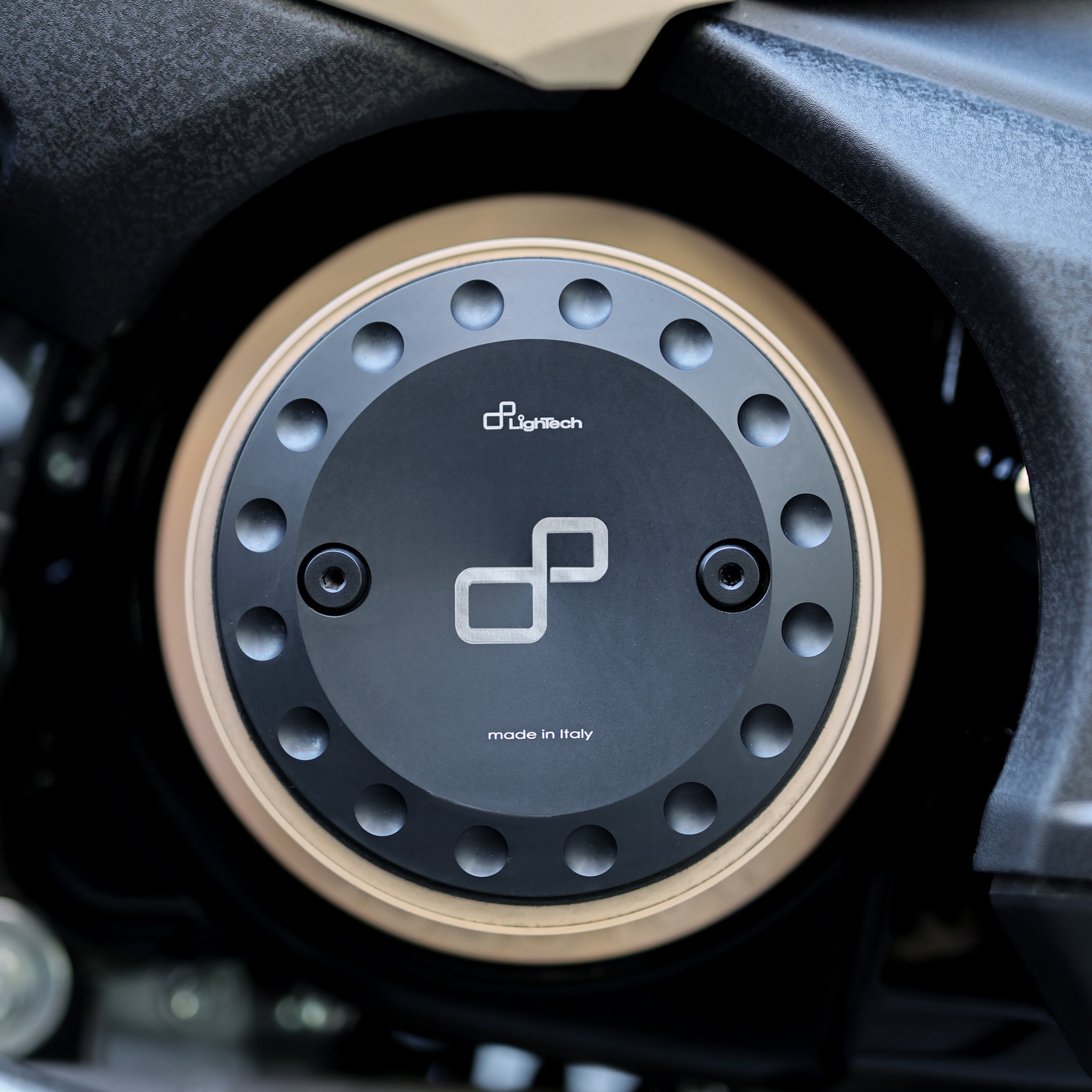 Vis de carter noires pour TMAX – vue 3